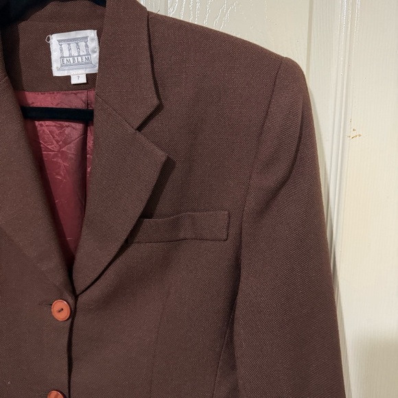 Vintage Emblem Brown Blazer with Shoulder Pads – Size 7 - Picture 11 of 13